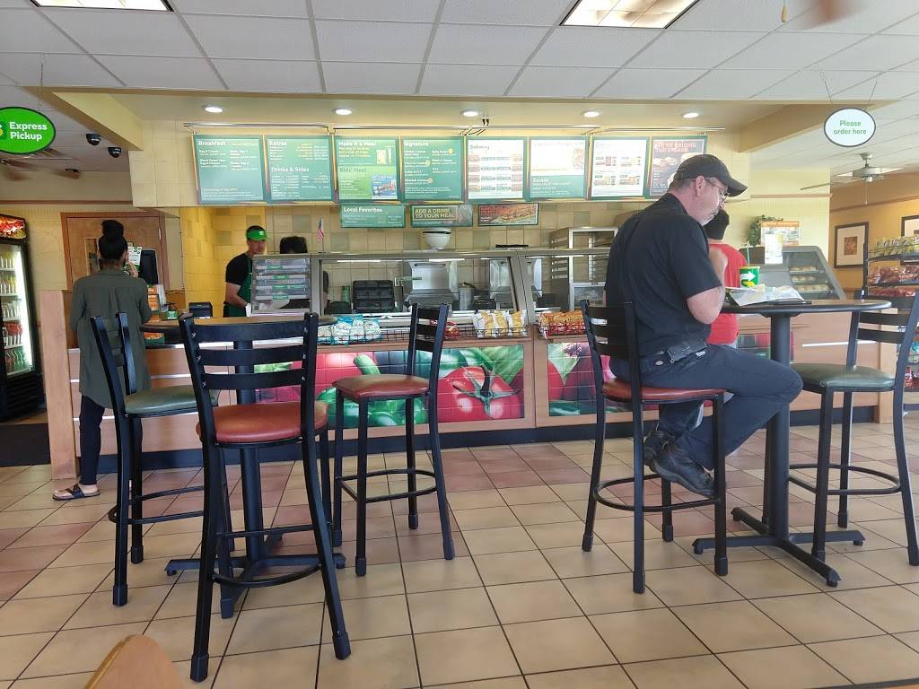 Subway Restaurants | restaurant | 6150 Howdershell Rd, Hazelwood, MO 63042, USA | 3148951782 OR +1 314-895-1782