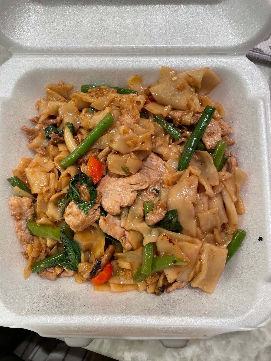 Khun Yai Thai | restaurant | 2509 N Harrison St, Arlington, VA 22207, USA | 7035361643 OR +1 703-536-1643