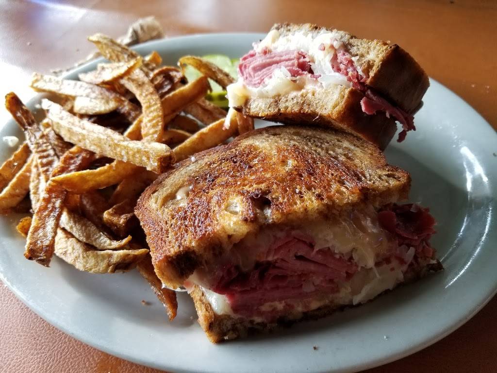 The Olde Log Inn | restaurant | 2814 U.S. 9, Lake George, NY 12845, USA | 5186683334 OR +1 518-668-3334