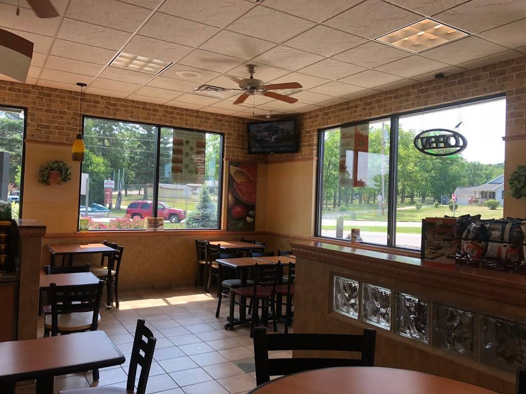 Subway | restaurant | 601 Lakeshore Dr, Weyauwega, WI 54983, USA | 9208672488 OR +1 920-867-2488