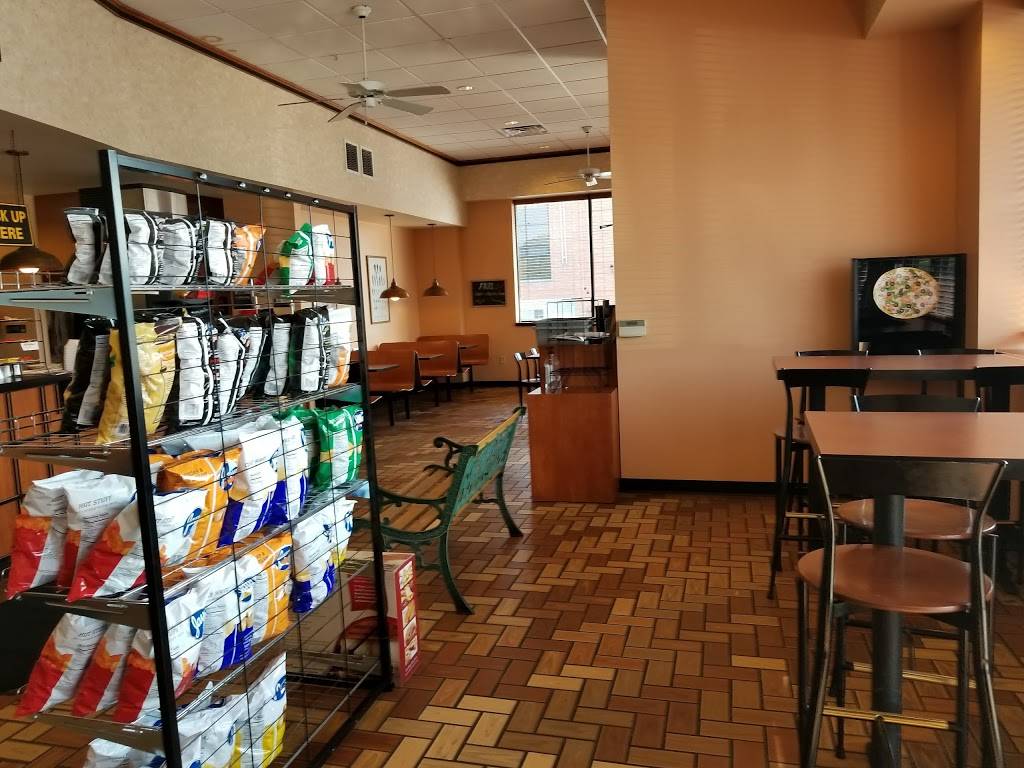 Pizza King | restaurant | 800 E Wisconsin Ave, Appleton, WI 54911, USA | 9207316577 OR +1 920-731-6577