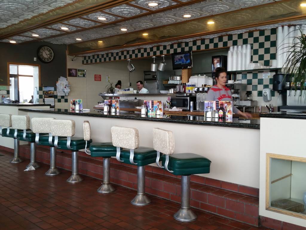 Finos Family Dining | restaurant | 450 N Perry St, Pontiac, MI 48342, USA | 2483346116 OR +1 248-334-6116