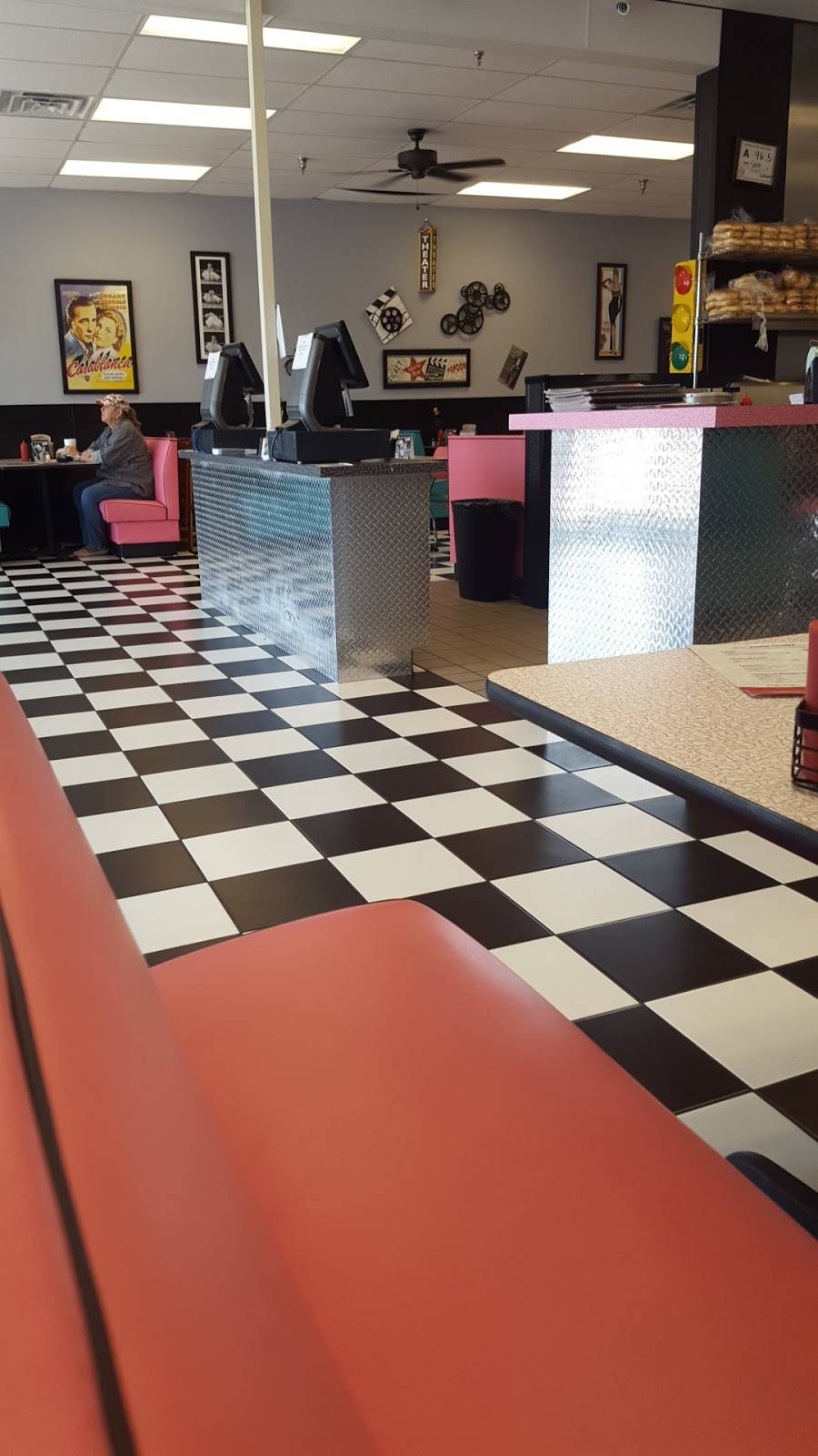 Hwy 55 Burgers Shakes & Fries | restaurant | 719 W 15th St, Washington, NC 27889, USA | 2529756406 OR +1 252-975-6406