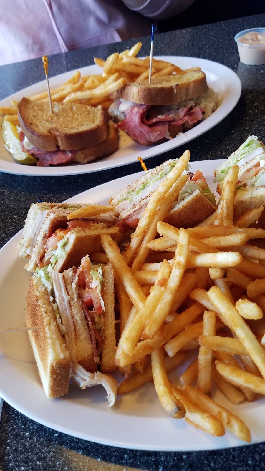 Cattins Family Dining | restaurant | 105 9th Ave SW, Puyallup, WA 98371, USA | 2538483494 OR +1 253-848-3494