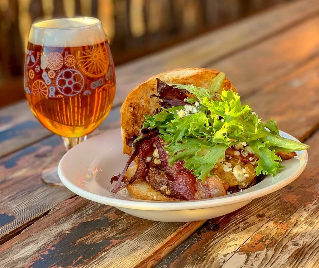 Small Fry Burgers by The Burger Stand | restaurant | 1916 Central Ave SE, Albuquerque, NM 87106, USA | 5053128893 OR +1 505-312-8893