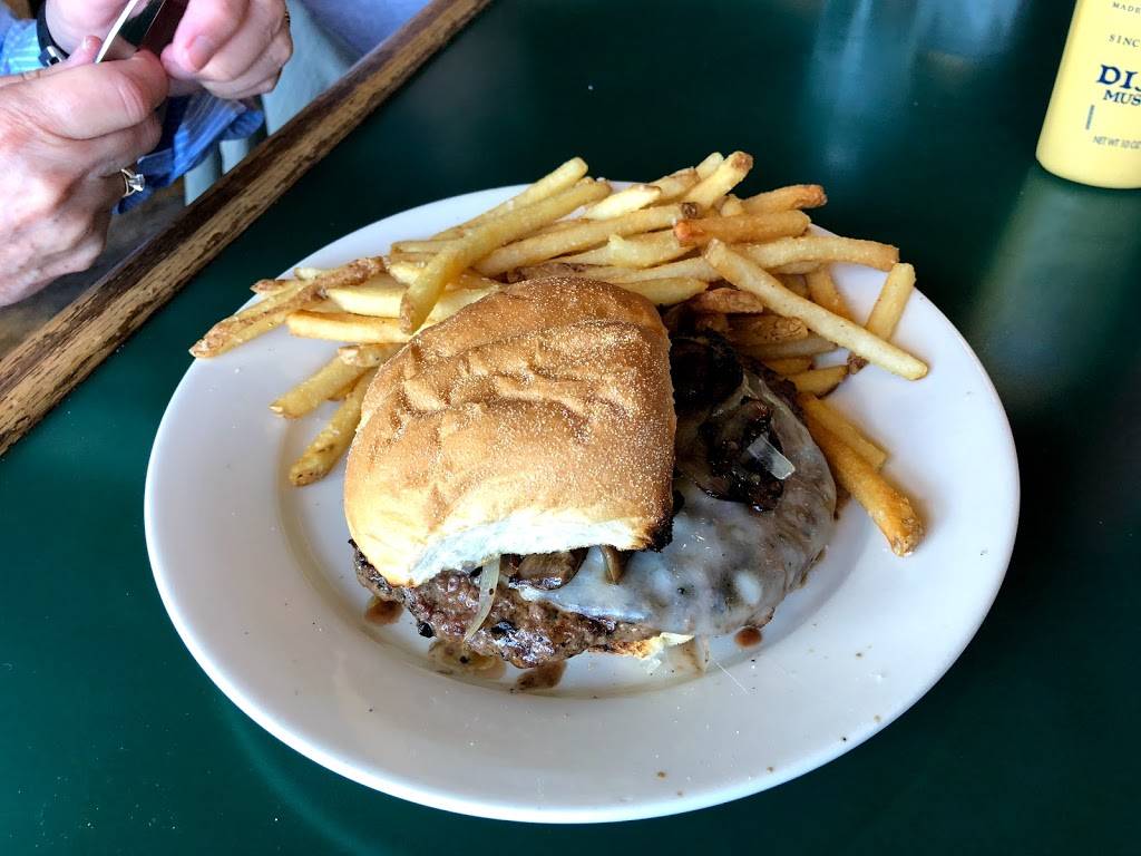 Lake Street Cafe Inc | restaurant | 21 S Lake St, Elkhart Lake, WI 53020, USA | 9208762142 OR +1 920-876-2142