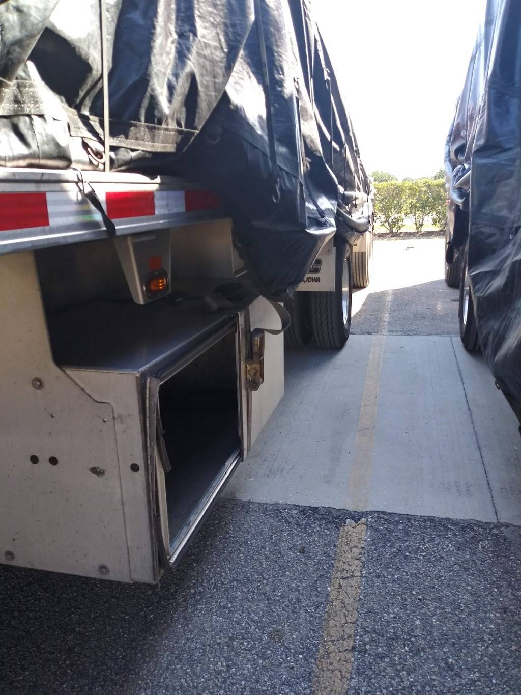 Lowes Flatbed Distribution | restaurant | 525 T S Wilson Rd, Frostproof, FL 33843, USA | 8636358300 OR +1 863-635-8300