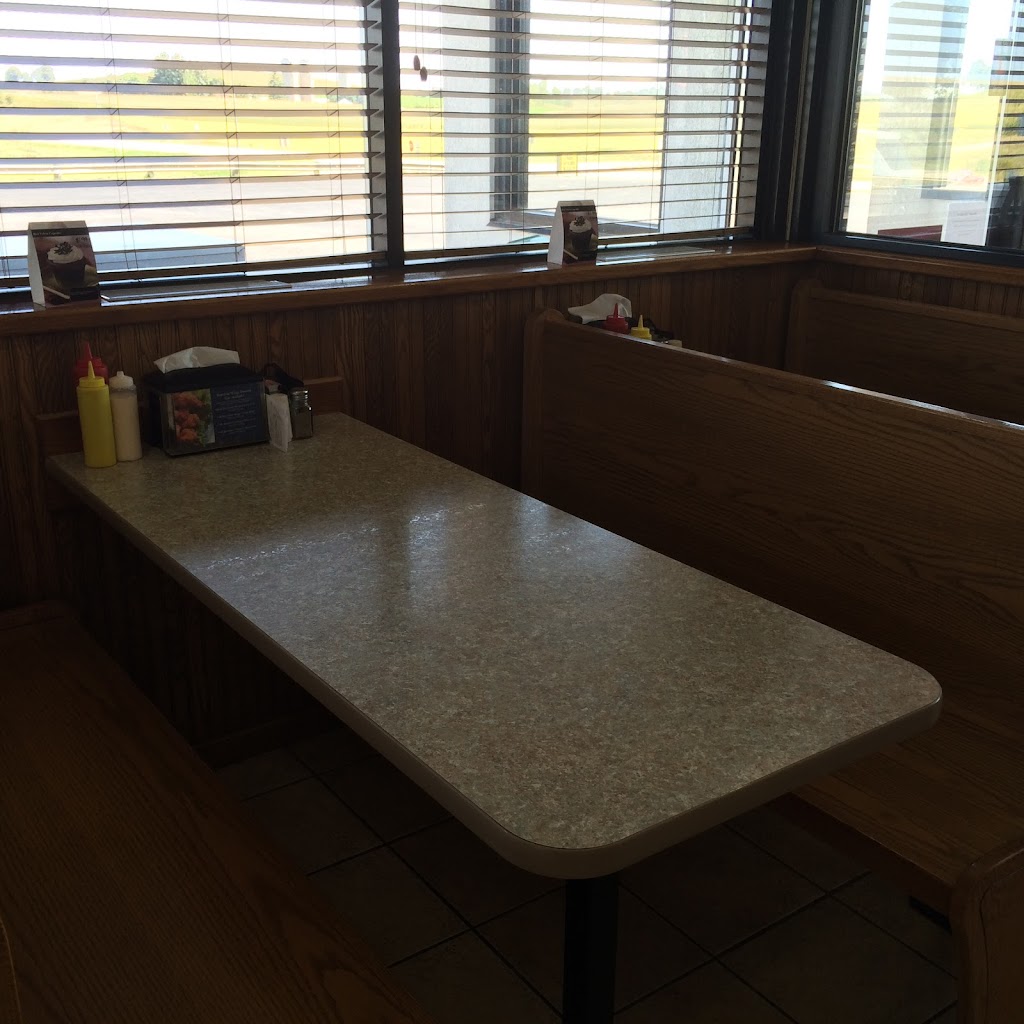 B & B Express | restaurant | N6714 County Rd W, Mt Calvary, WI 53057, USA | 9209236655 OR +1 920-923-6655