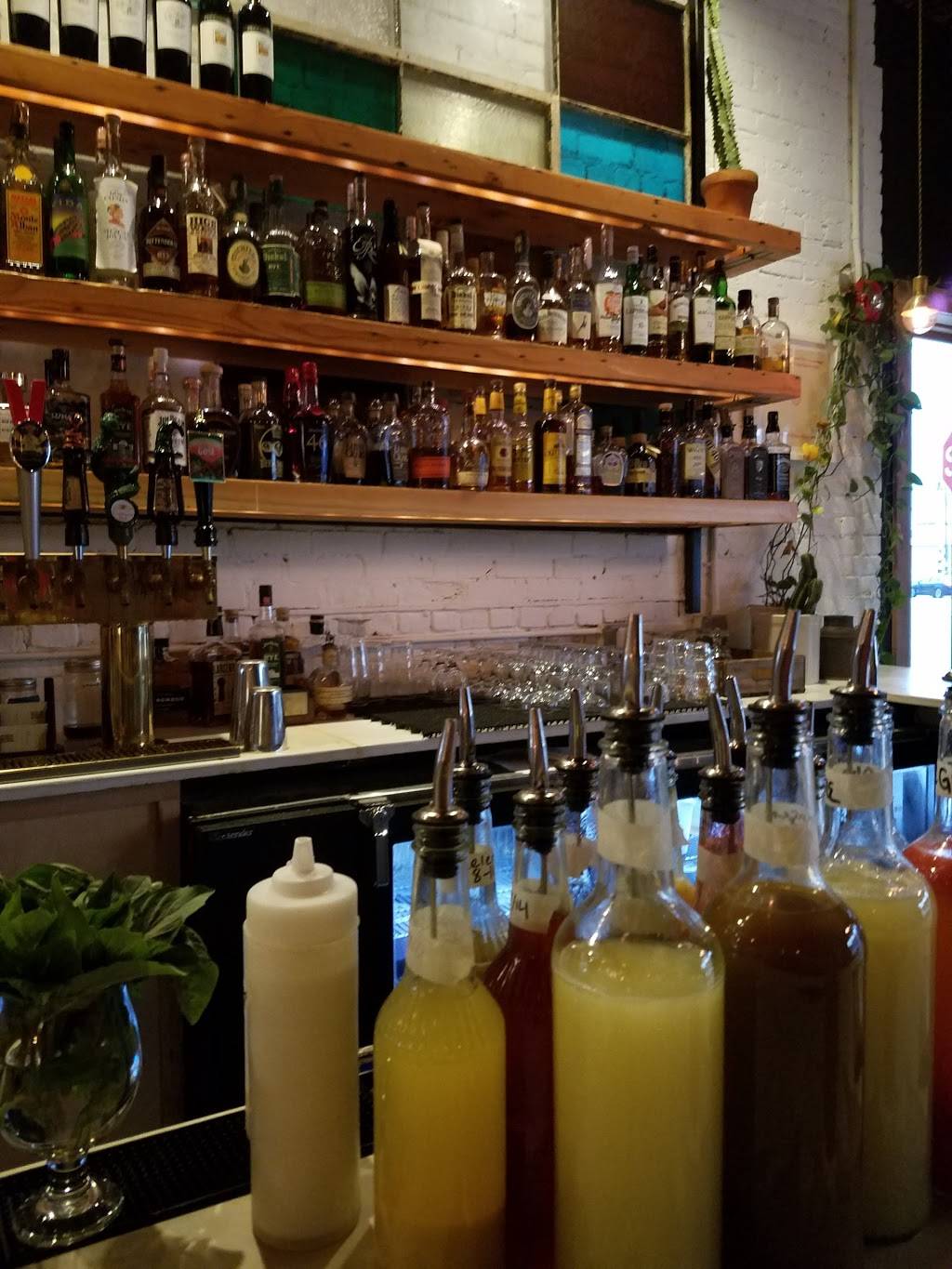 Gold Cash Gold | restaurant | 2100 Michigan Ave, Detroit, MI 48216, USA | 3132420770 OR +1 313-242-0770