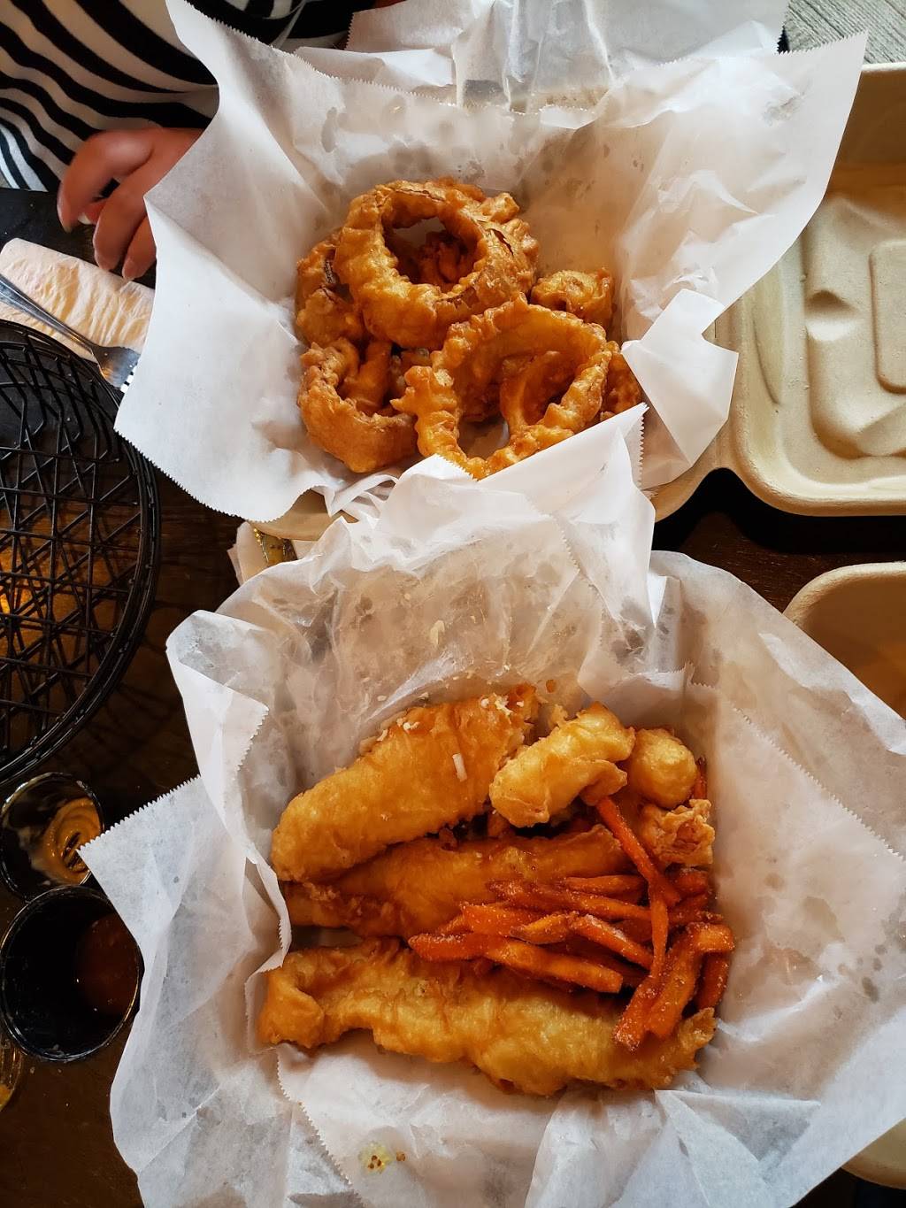 Barrel Junction | restaurant | 3108 William Flinn Hwy, Allison Park, PA 15101, USA | 4122130600 OR +1 412-213-0600