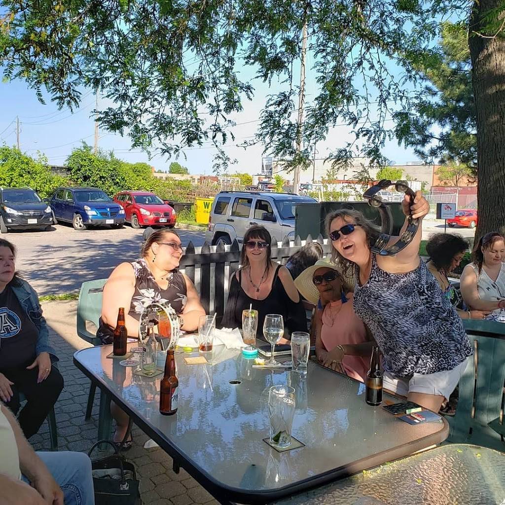 Mc Croskeys Pub and Grill | restaurant | 74 Hymus Rd, Toronto, ON M3C 1L7, Canada | 6473513951 OR +1 647-351-3951