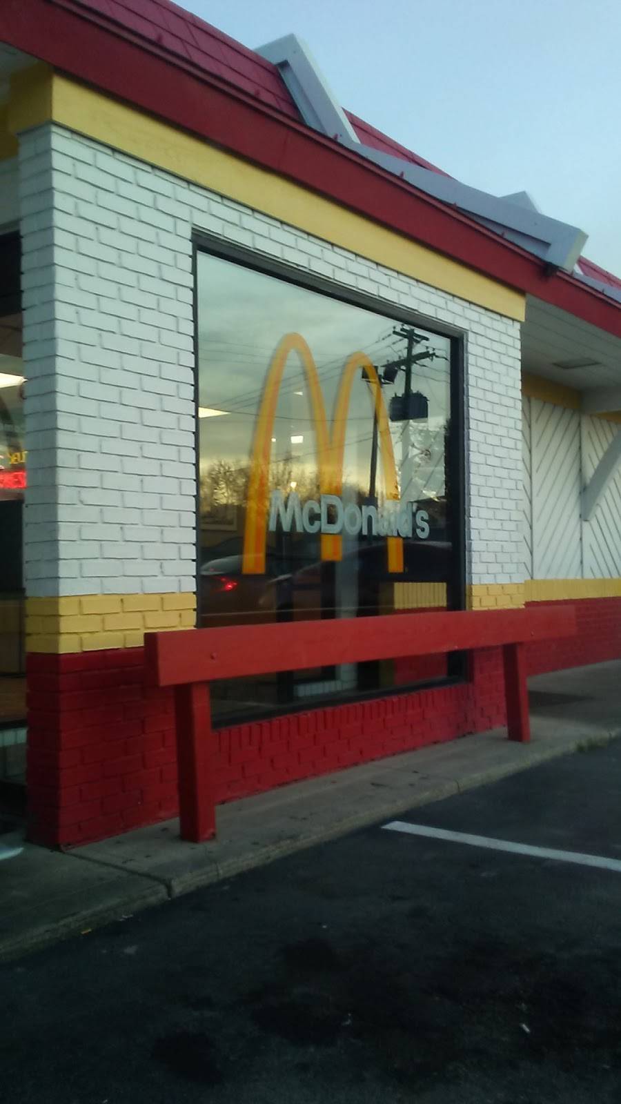 McDonalds | cafe | 1024 E W Main St, Gas City, IN 46933, USA | 7656746971 OR +1 765-674-6971