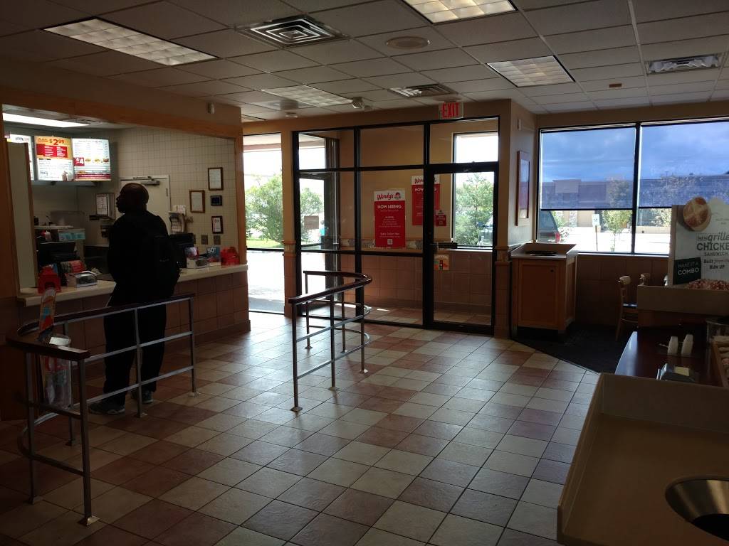 Wendys | restaurant | 6715 S 27th St, Franklin, WI 53132, USA | 4147613738 OR +1 414-761-3738