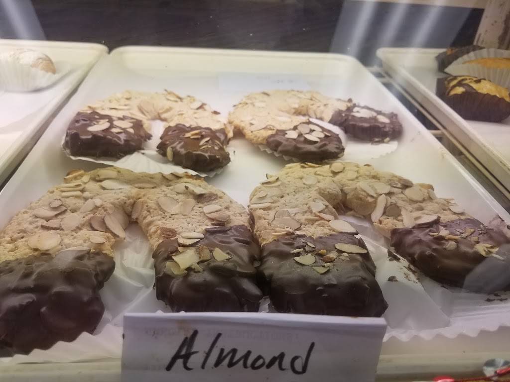 Calvittos Pizza & Bakery | bakery | 285 Park Ave, Cranston, RI 02905, USA | 4019418863 OR +1 401-941-8863