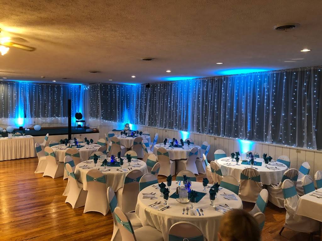 Beechwoods Restaurant & Lounge | restaurant | 1618 Airport Rd, Falls Creek, PA 15840, USA | 8143750663 OR +1 814-375-0663