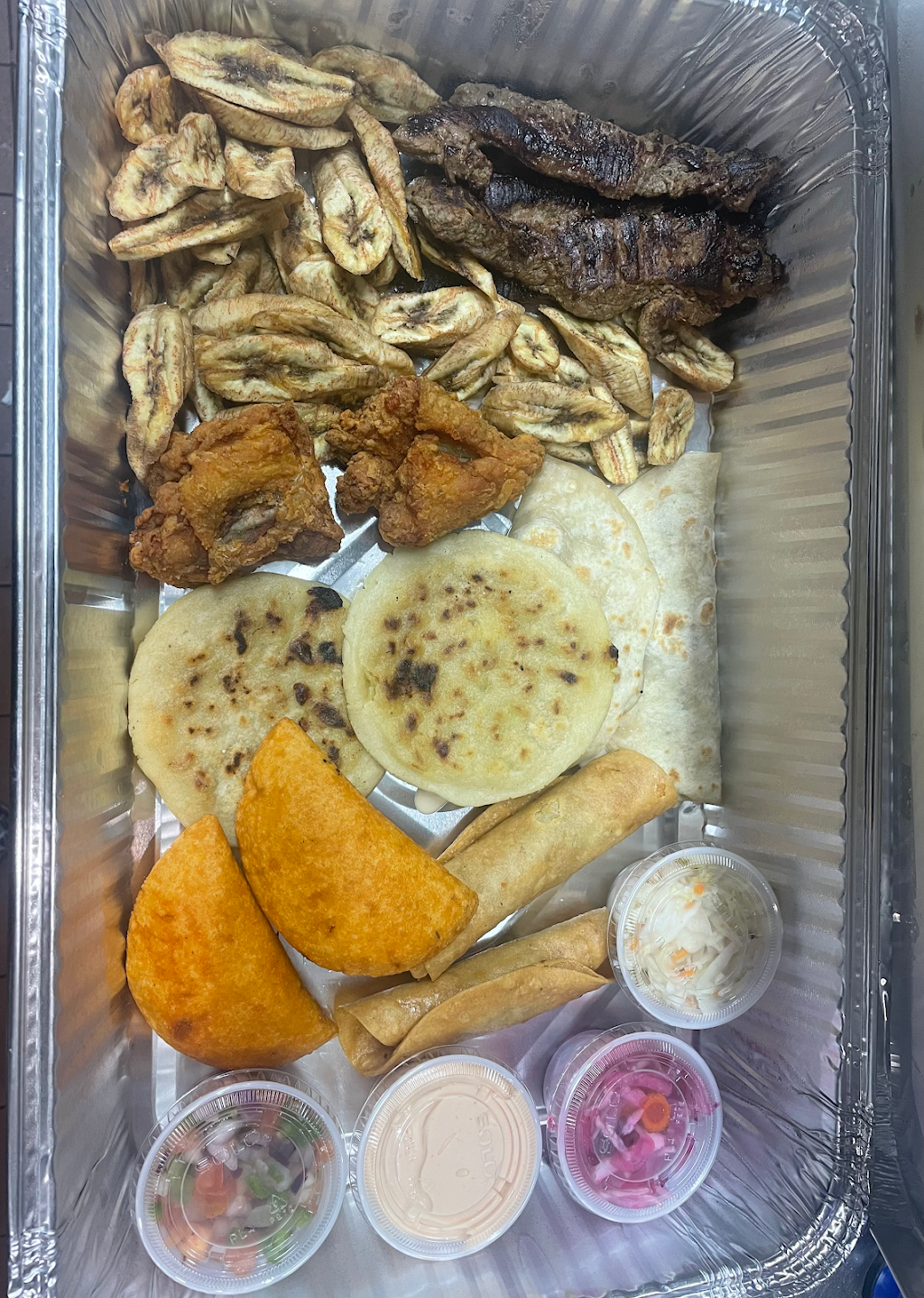 La Fonda Deli | restaurant | 1316 Hempstead Turnpike, Elmont, NY 11003, USA | 5164923391 OR +1 516-492-3391