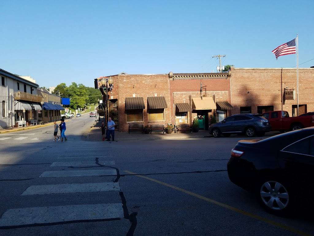 Stone Canyon Pizza Parkville | restaurant | 15 Main St, Parkville, MO 64152, USA | 8167468686 OR +1 816-746-8686