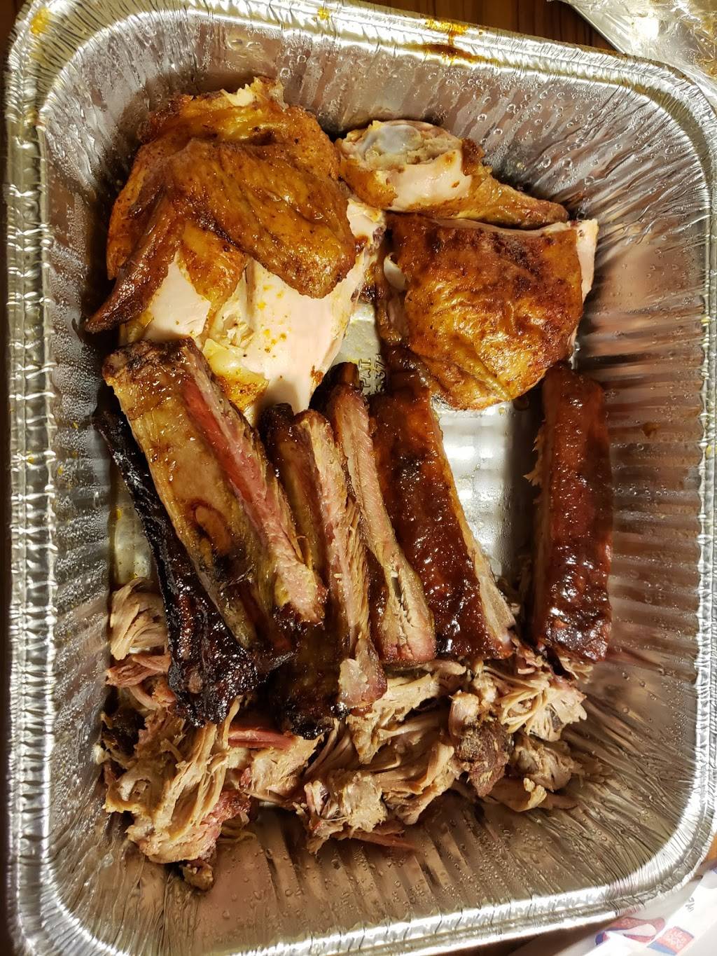 Bandanas Bar-B-Q | restaurant | 1 Ruggeri Dr, Wentzville, MO 63385, USA | 6368874050 OR +1 636-887-4050