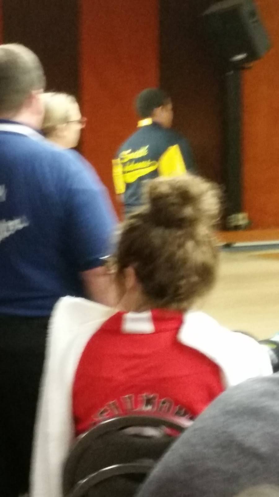 Spare Time Lanes | restaurant | 1306 US-27, Berne, IN 46711, USA | 2605892927 OR +1 260-589-2927