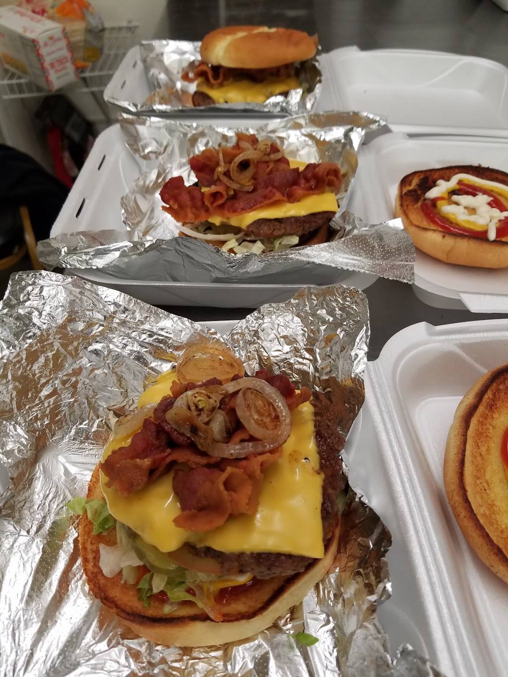 Fourth Down Grill | restaurant | 6607 Parallel Pkwy, Kansas City, KS 66102, USA | 9136085474 OR +1 913-608-5474