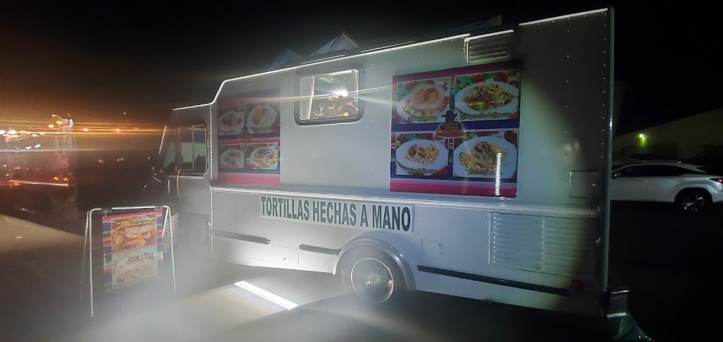 Cachanilla taco truck | restaurant | 200 W Central Ave, Santa Ana, CA 92707, USA | 9512540805 OR +1 951-254-0805