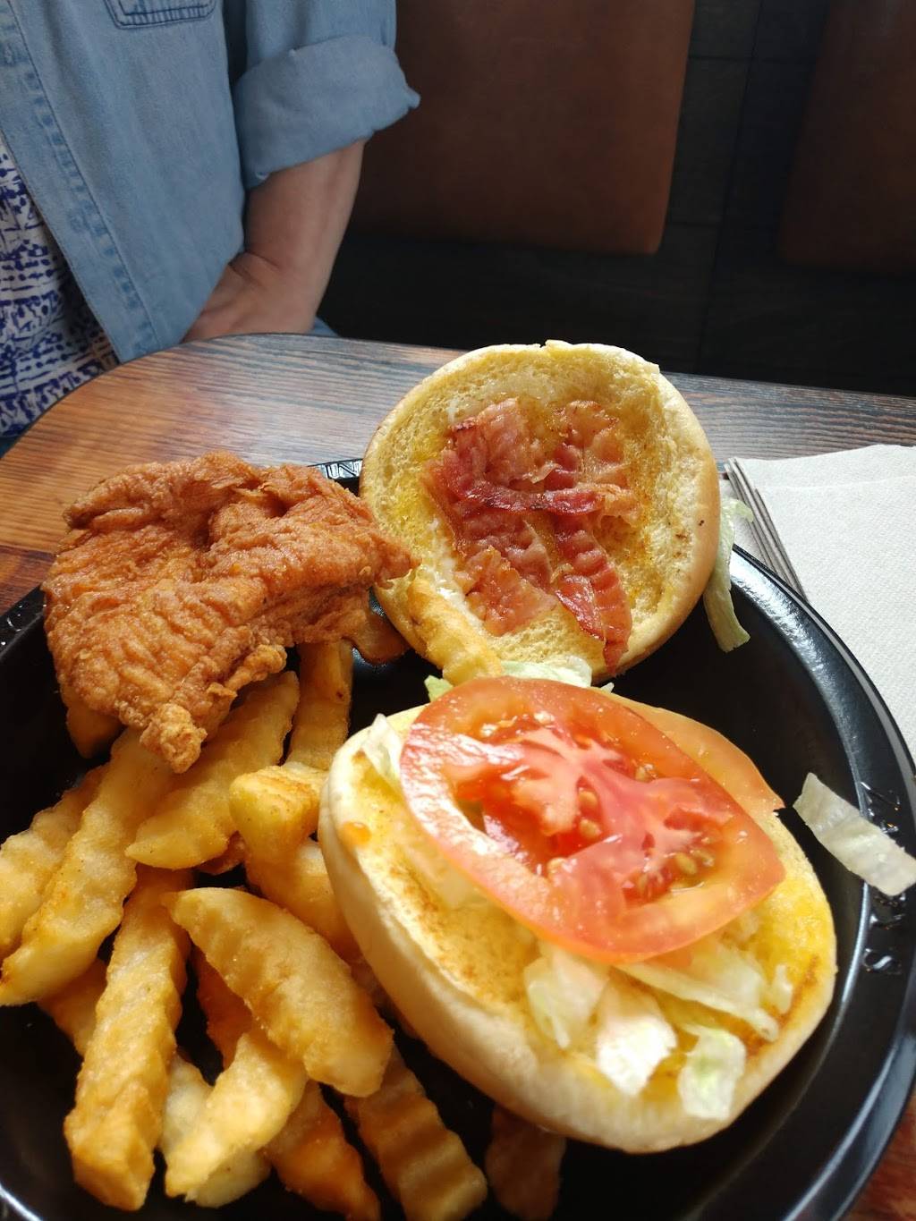 Zaxbys Chicken Fingers & Buffalo Wings | restaurant | 1603 Garth Brooks Blvd, Yukon, OK 73099, USA | 4052652353 OR +1 405-265-2353