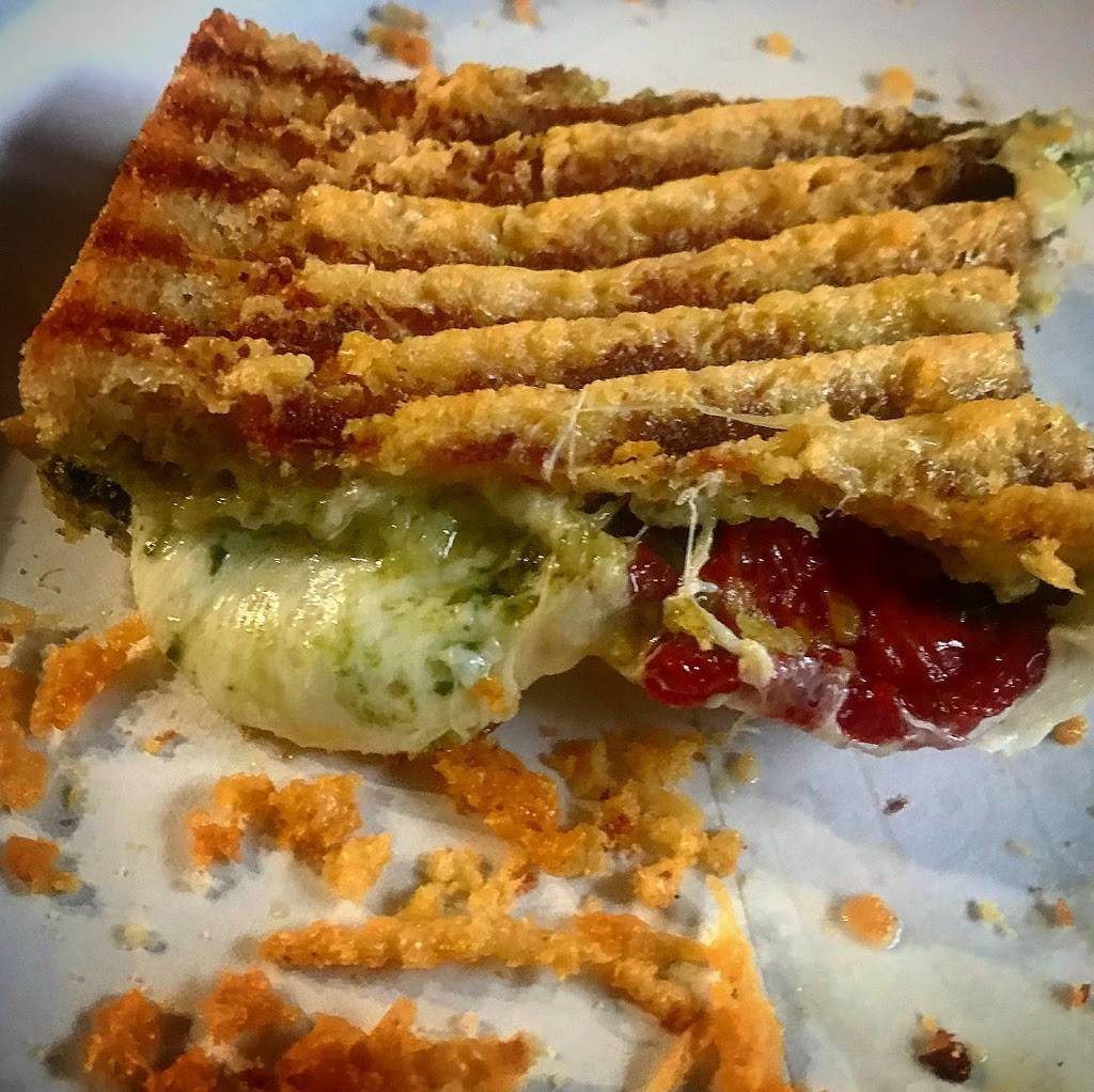 Cheddar Jackson | restaurant | 522 N 2nd St, Richmond, VA 23219, USA | 8042258882 OR +1 804-225-8882