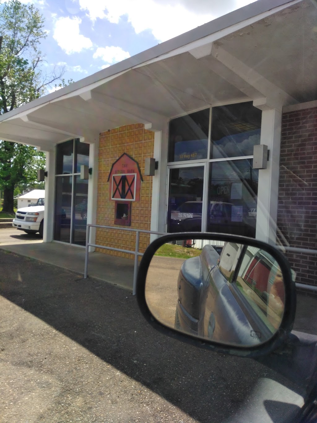 Burger Barn | restaurant | 30 MS-487, Sebastopol, MS 39359, USA | 6016257171 OR +1 601-625-7171