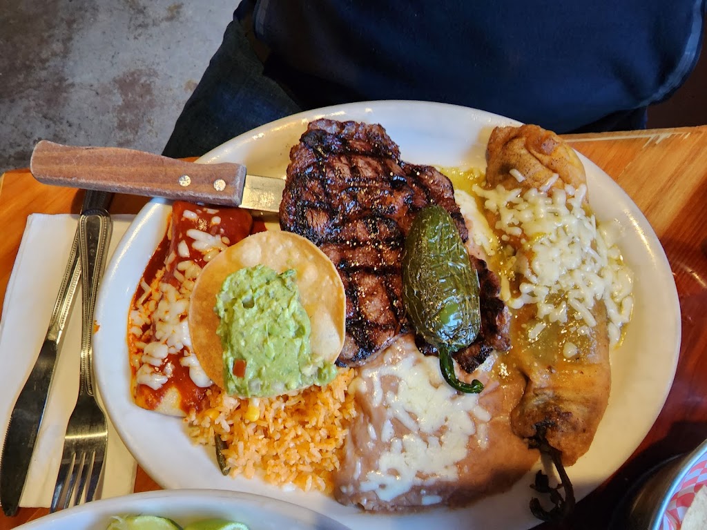 Chihuahuas | Grill & Cantina | restaurant | 71 Giroux St, Winnemucca, NV 89445, USA | 7756254613 OR +1 775-625-4613