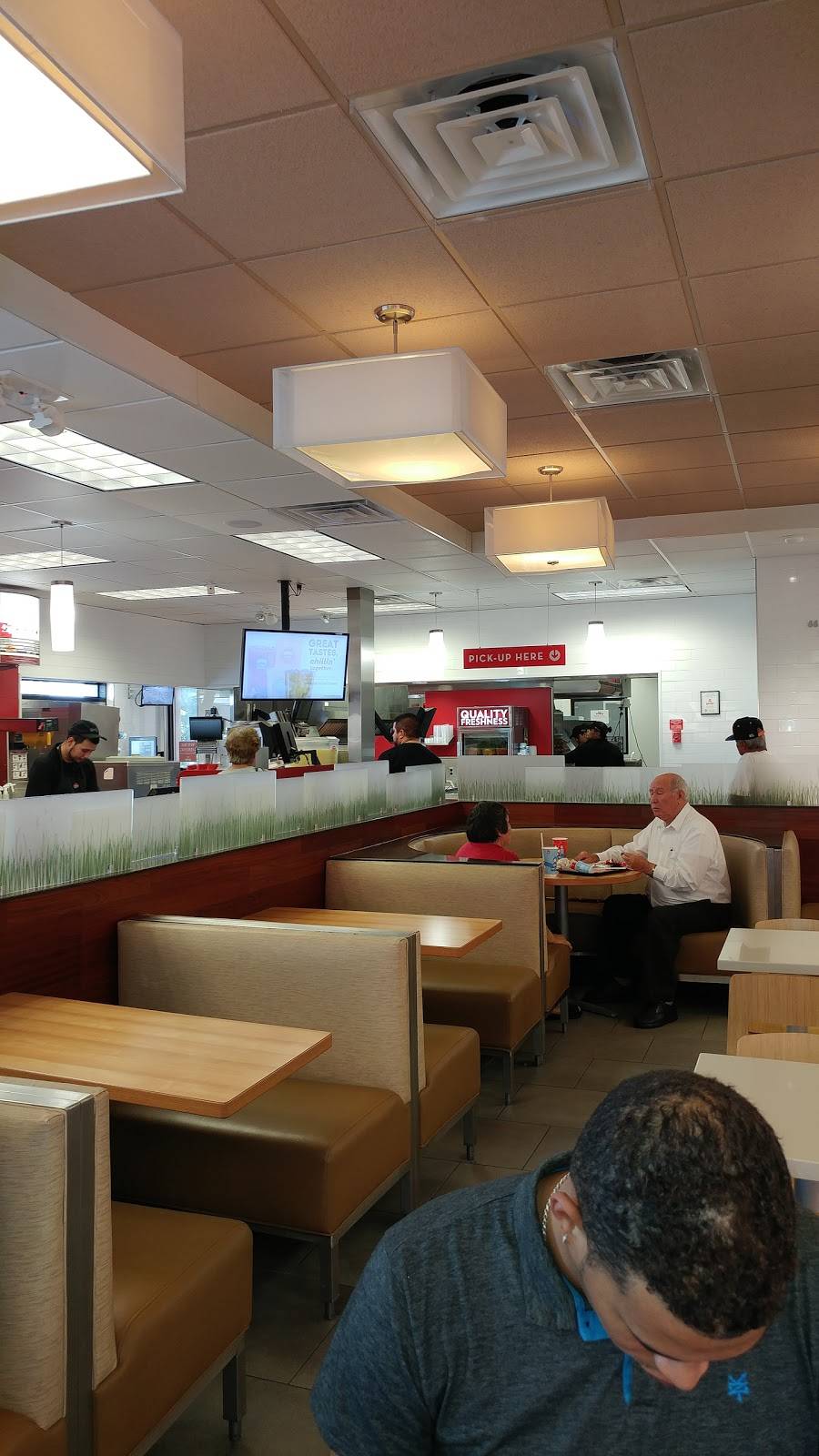 Wendys | restaurant | 2422 E Southcross, San Antonio, TX 78223, USA | 2105332898 OR +1 210-533-2898