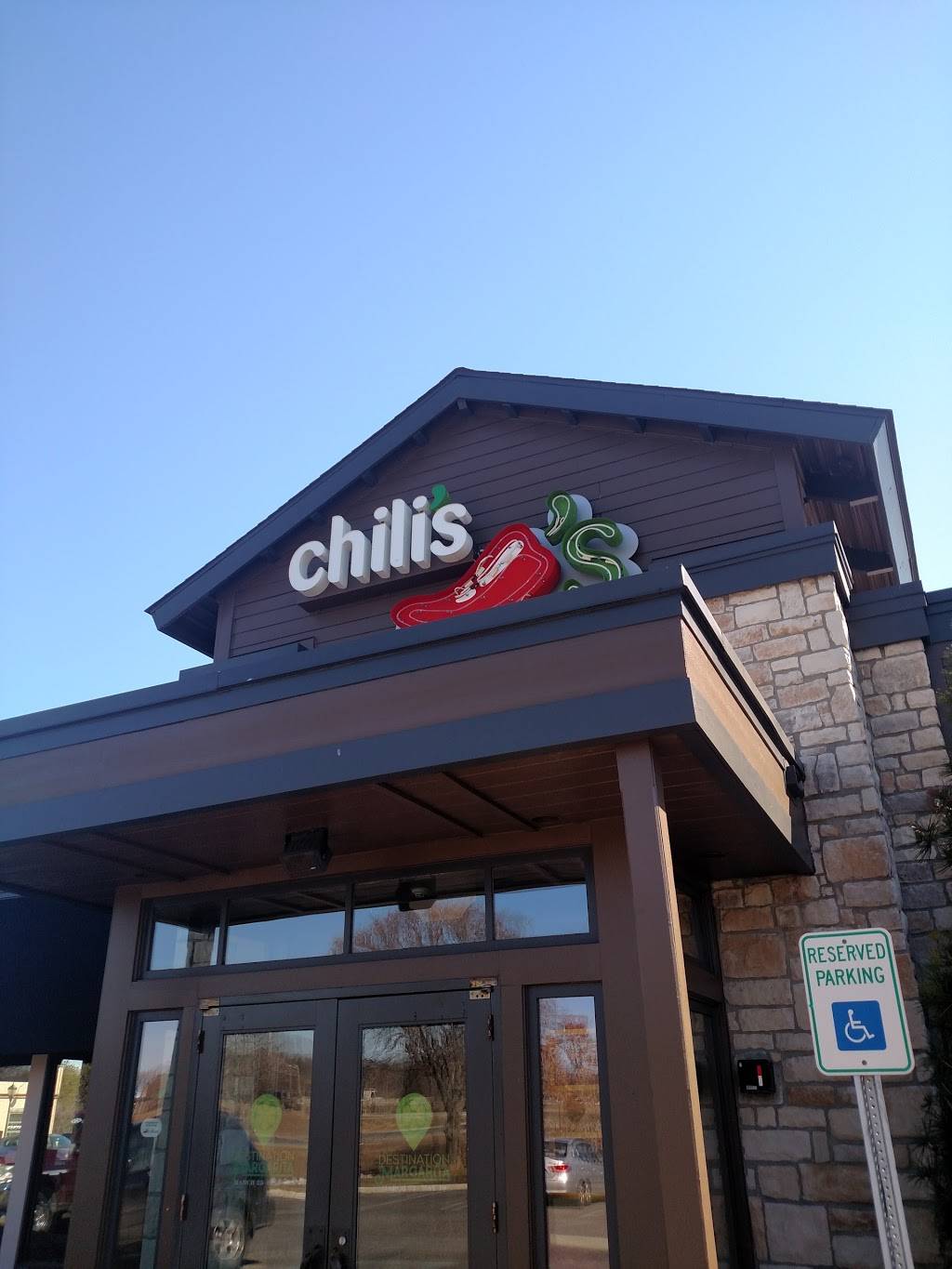Chilis Grill & Bar | meal takeaway | 50 Middle Ave, Holtsville, NY 11742, USA | 6316543834 OR +1 631-654-3834