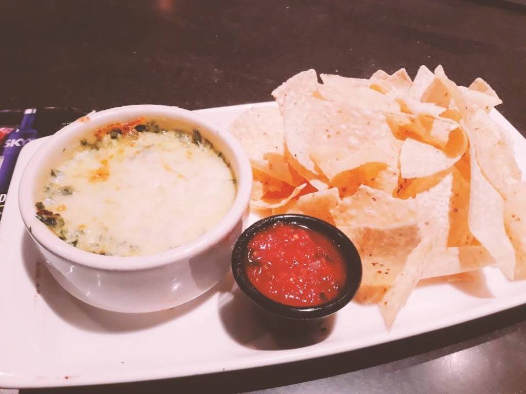 Applebees Grill + Bar | restaurant | 1126 Green Acres Mall, Valley Stream, NY 11581, USA | 5168727200 OR +1 516-872-7200