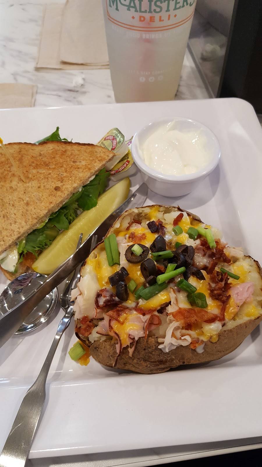 McAlisters Deli | restaurant | 2701 Gale Village Dr, Galesburg, IL 61401, USA | 3093156022 OR +1 309-315-6022