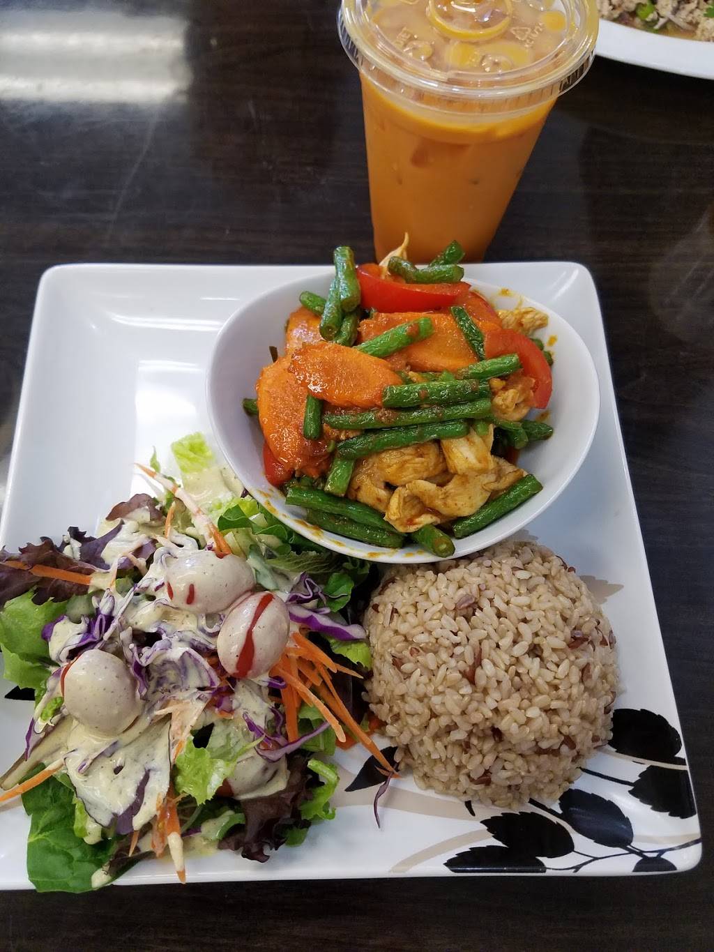 Box Thai Street Food | restaurant | 16851 Victory Blvd, Lake Balboa, CA 91406, USA | 8183876134 OR +1 818-387-6134