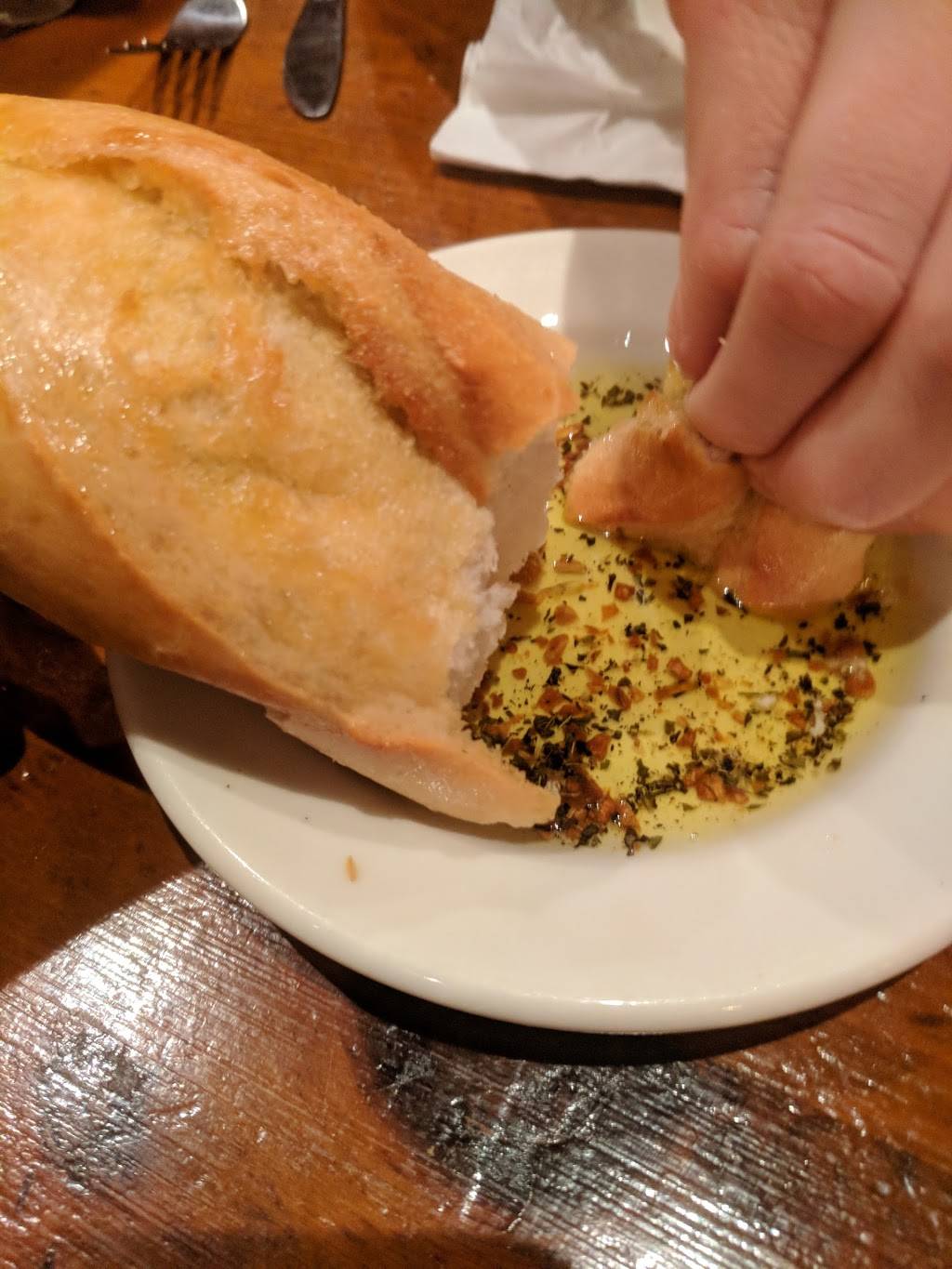 Johnny Carinos | restaurant | 870 Creekview Dr, Columbus, IN 47201, USA | 8123722266 OR +1 812-372-2266