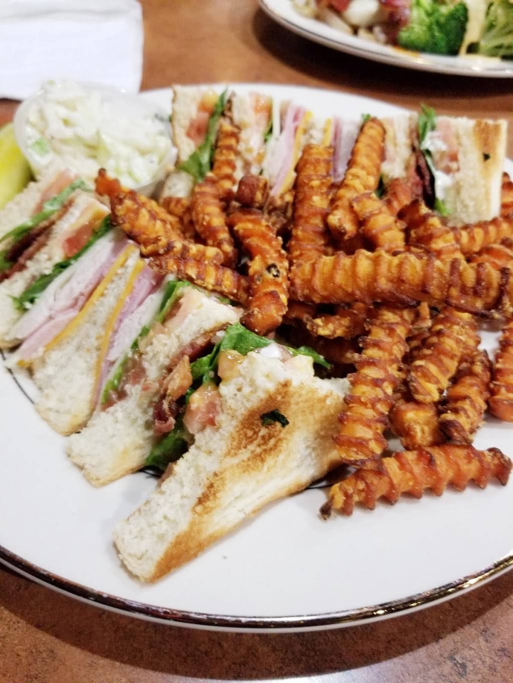 Starz Grille | restaurant | 349 Whiteville Rd NW # 130, South Brunswick, NC 28470, USA | 9107552386 OR +1 910-755-2386