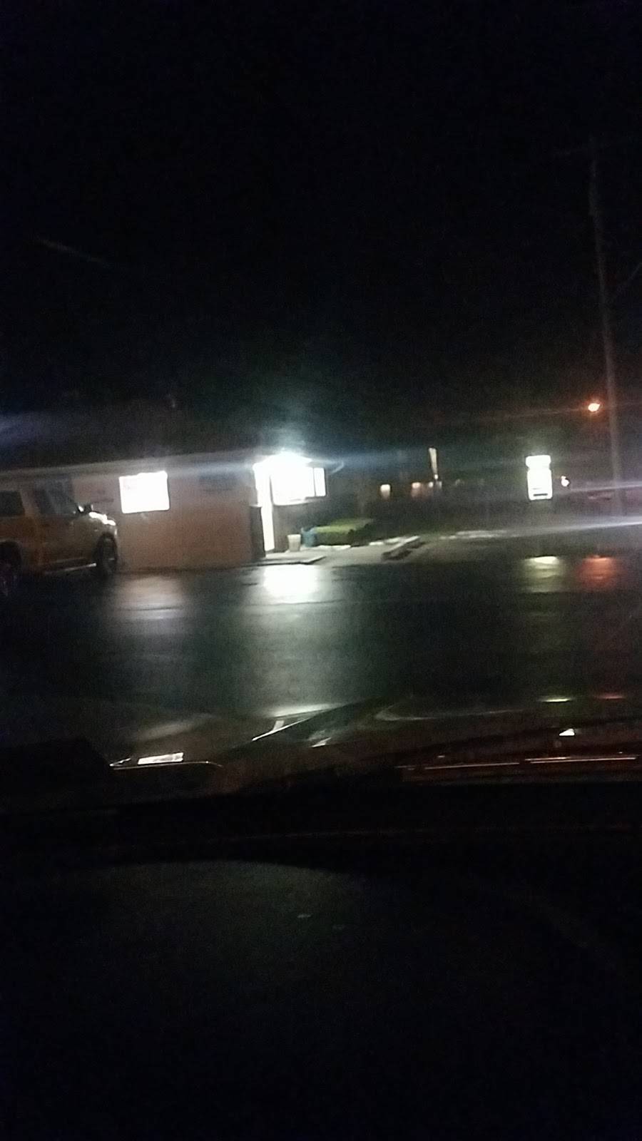 Lock City Pizza | restaurant | 379 Davison Rd, Lockport, NY 14094, USA | 7164333413 OR +1 716-433-3413