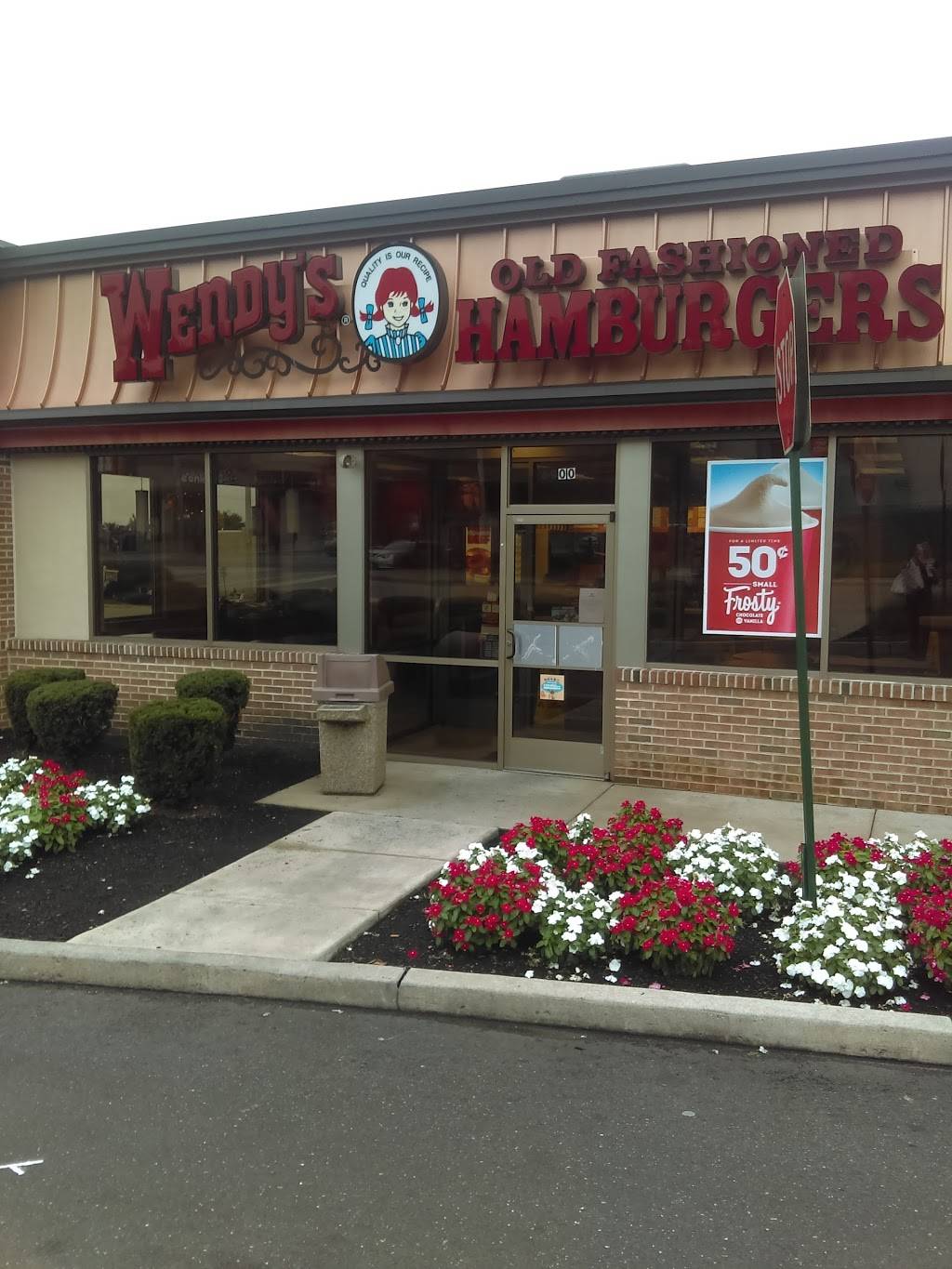 Wendys | restaurant | 6900 Walnut St, Upper Darby, PA 19082, USA | 6103523197 OR +1 610-352-3197