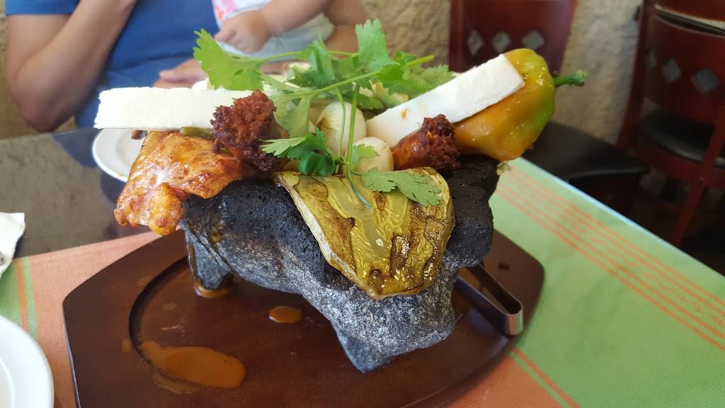 El Jacalito | restaurant | 24609 Narbonne Ave, Lomita, CA 90717, USA | 3103256429 OR +1 310-325-6429