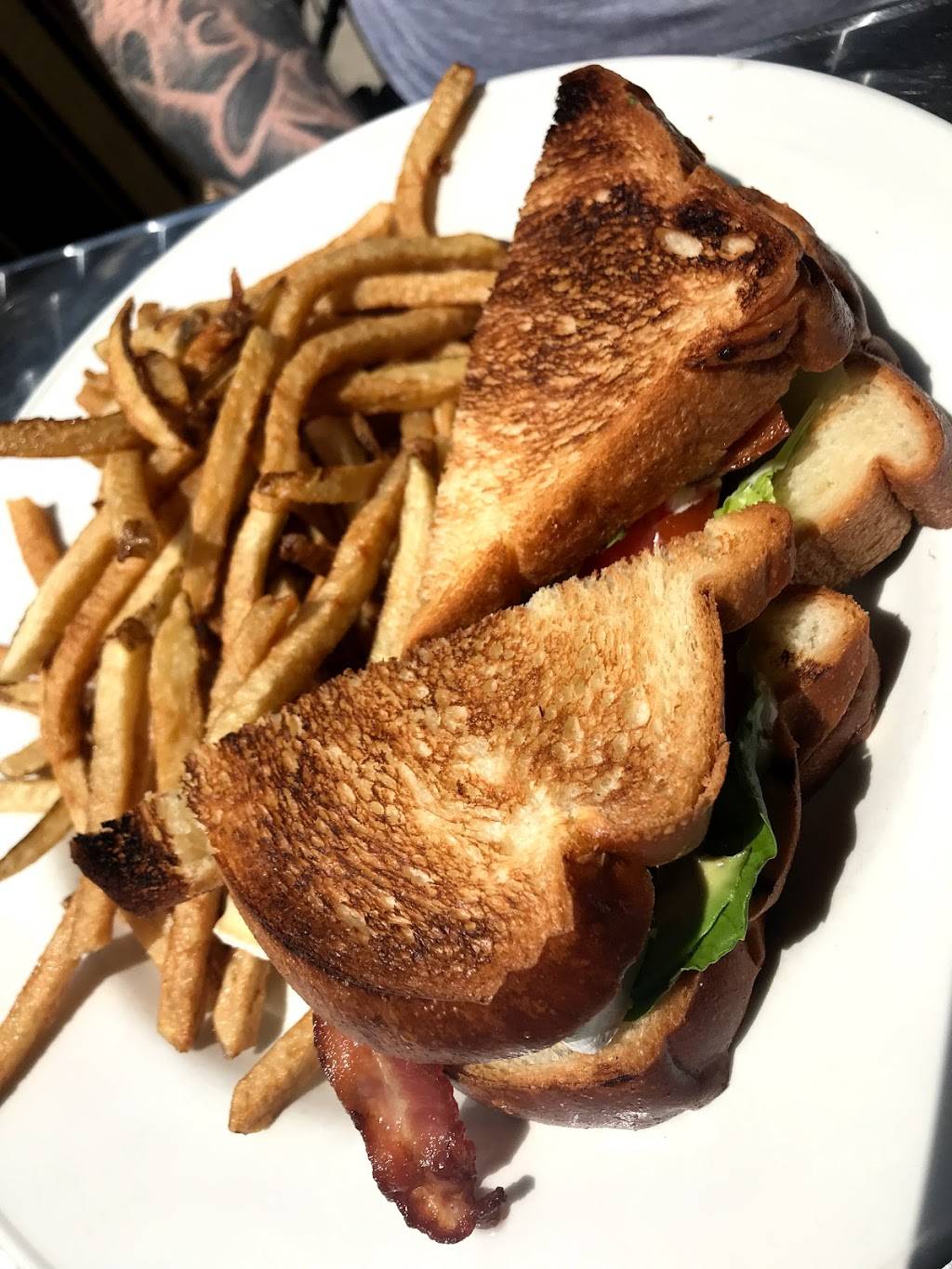 Sarahs Café & Bar | restaurant | 1426 Danforth Ave, Toronto, ON M4J 1N4, Canada | 4164063121 OR +1 416-406-3121