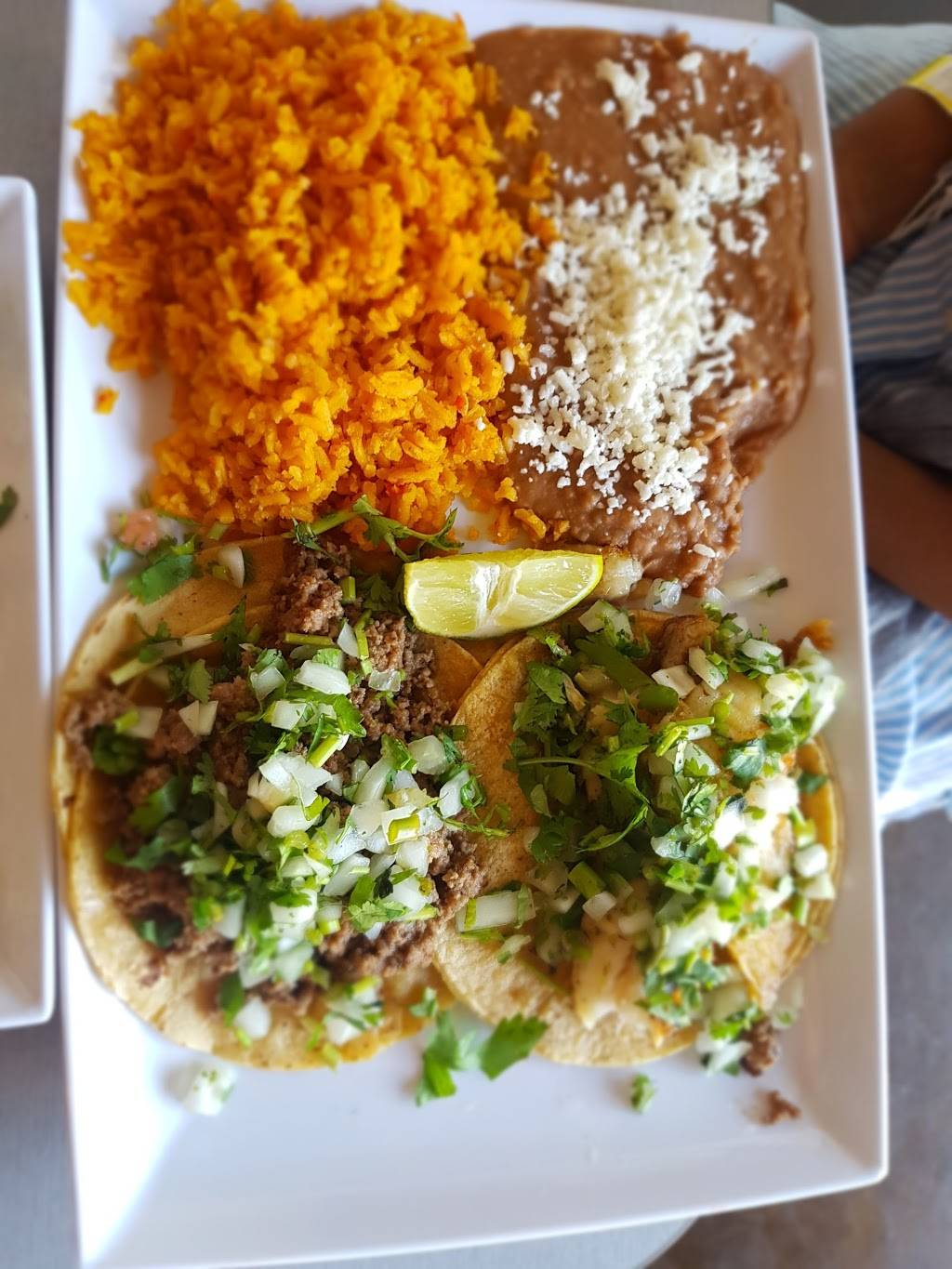 Burritos Mi Tierra | restaurant | 643 Brook Forest Ave, Shorewood, IL 60404, USA | 7793795604 OR +1 779-379-5604