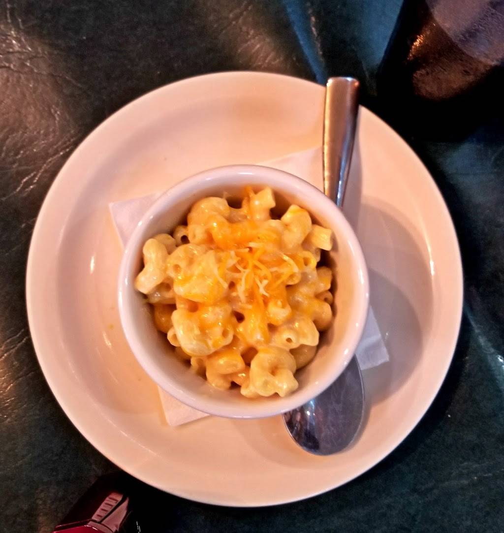 E L Flanagans Sports/Spirits | restaurant | 2635 Plaza Dr, Highland, IL 62249, USA | 6186542222 OR +1 618-654-2222