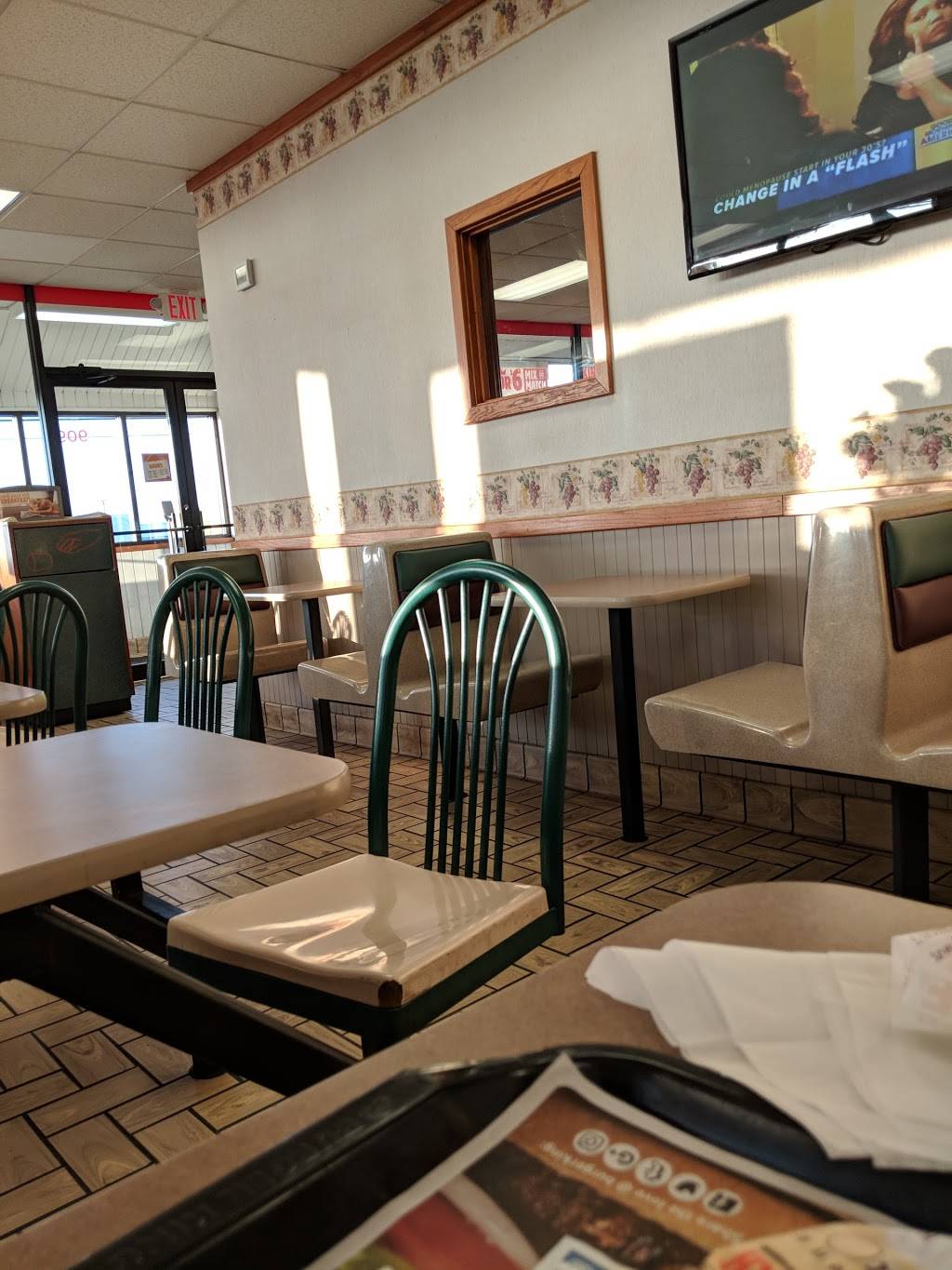 Burger King | restaurant | 909 W Riverside Blvd, Rockford, IL 61103, USA | 8158771540 OR +1 815-877-1540