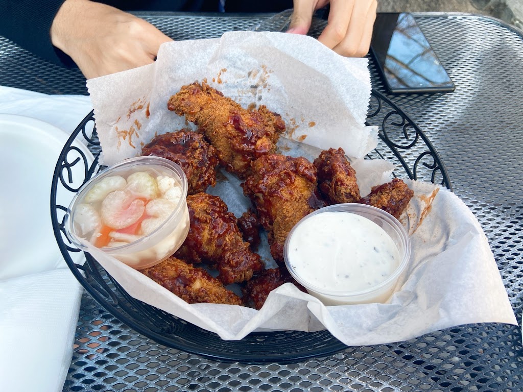 Lucky Louies | restaurant | 535 Hudson St, New York, NY 10014, USA | 6465602255 OR +1 646-560-2255