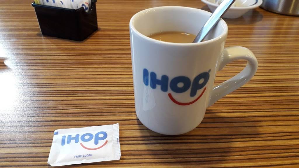 IHOP | restaurant | 655 Sunland Park Dr, El Paso, TX 79912, USA | 9158451700 OR +1 915-845-1700