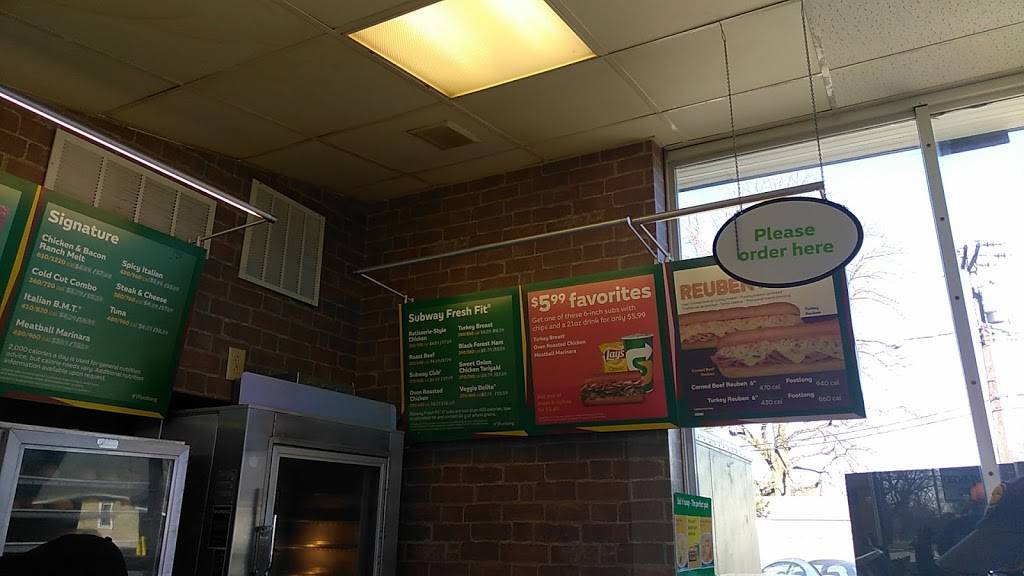 Subway | restaurant | 3302 W 16th St, Indianapolis, IN 46222, USA | 3176370303 OR +1 317-637-0303