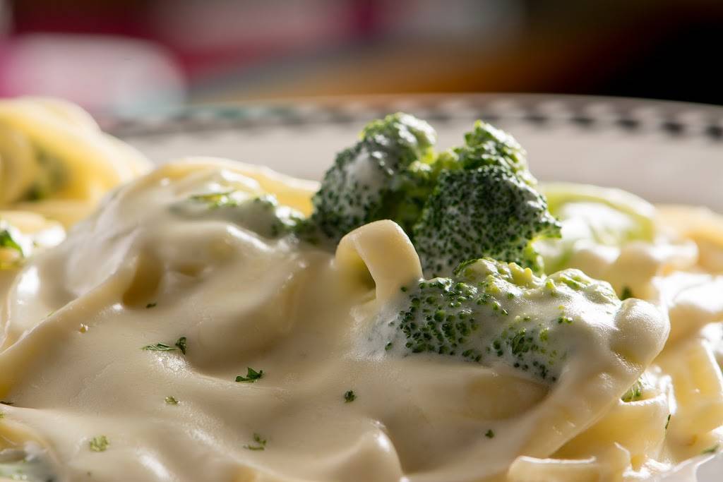 Mamas Italian Restaurant | restaurant | 1140 Lakeview Ave, Dracut, MA 01826, USA | 9789577117 OR +1 978-957-7117