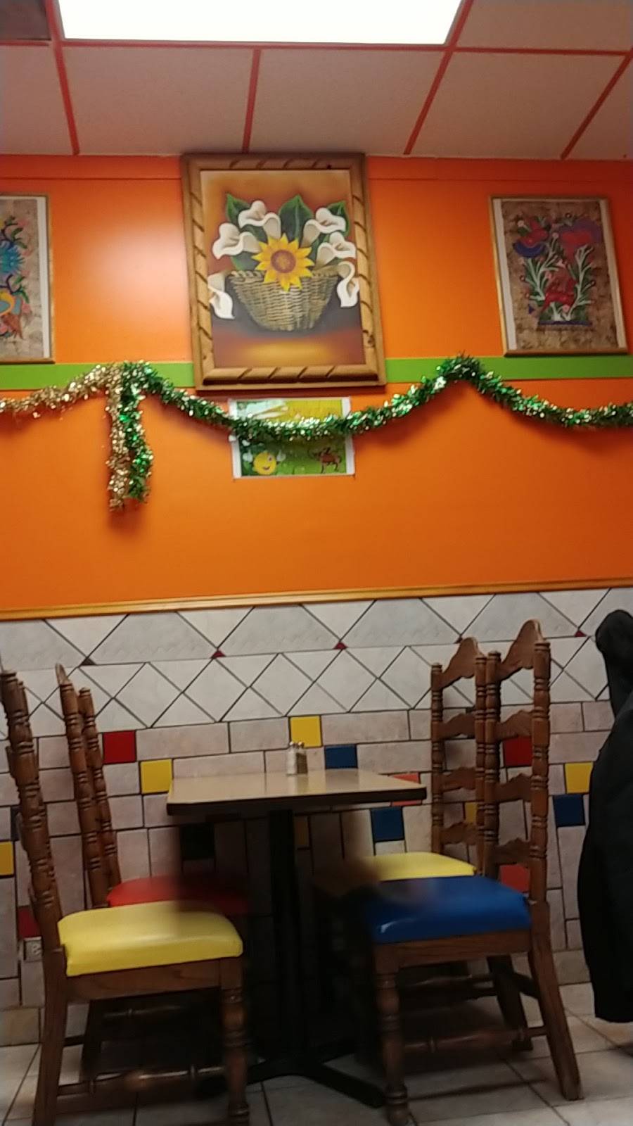 Angelas Burrito Style | restaurant | 2556 N Clark St, Chicago, IL 60614, USA | 7732483901 OR +1 773-248-3901