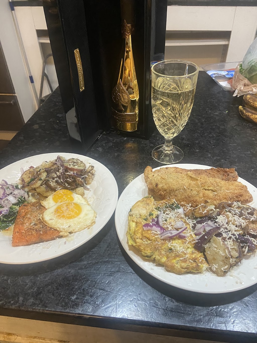 Avion Bar & Grill | restaurant | 764 St Clair Ave, Columbus, OH 43201, USA | 6147451730 OR +1 614-745-1730