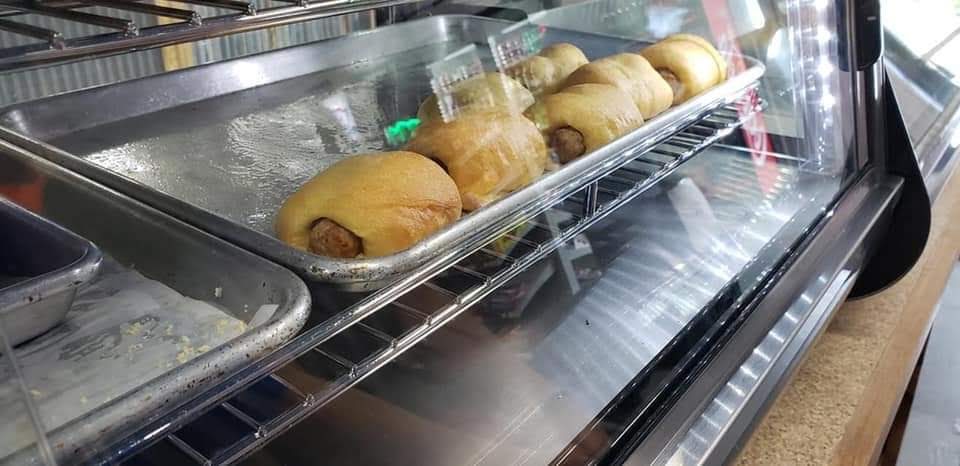 The Tiger Den | restaurant | 102 E Pine St, Taylor, AR 71861, USA | 8706947297 OR +1 870-694-7297